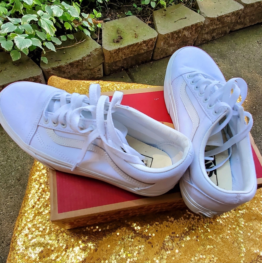 Vans - Picture 2 of 4
